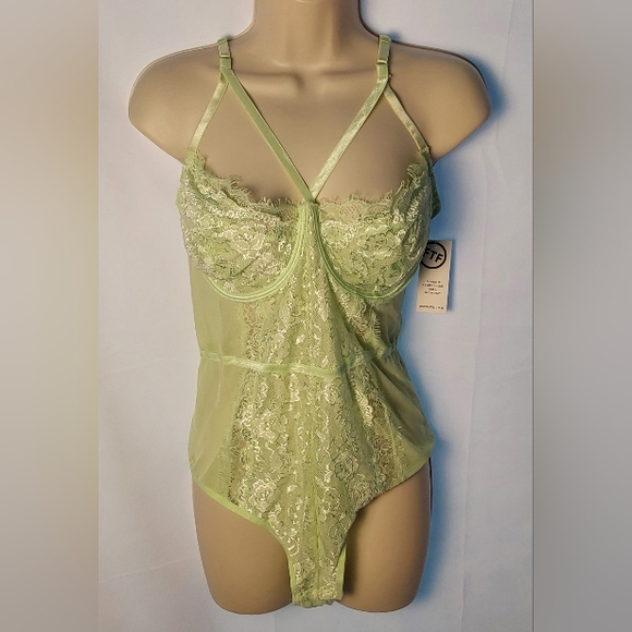 Just Sexy Lingerie Other - Elegant Lace Chemise in Light Green